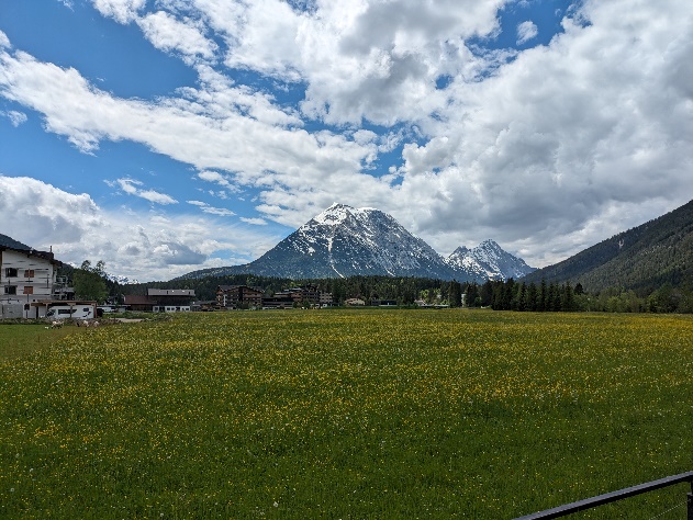 Blick auf die Hohe Munde im malerischen Leutascher Tal